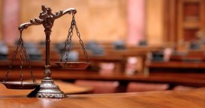 Екс-начальнику відділу Люботинської міськради Денису Мироненку винесено вирок за хабар і підробку документів