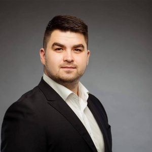 Поліцейський Василь Юращук задекларував Mercedes-Benz G 55 AMG за 5 тис. грн: підозріла угода