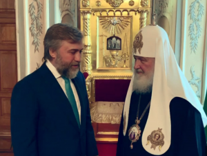 «Сука православна»: як підсанкційний олігарх Вадим Новинський зберігає контроль над активами на мільярди та активізується в Україні