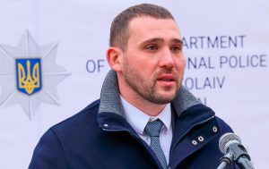 Ексначальник міграційної поліції Сергій Шайхет живе в квартирі батька за 15 млн і їздить на автівках брата, який фігурує у справі Міндіча