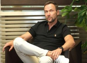 Паливний диктат та офшори: як Віталій Антонов розбудовує імперію «ОККО» за сприяння Гетманцева та Кириленка