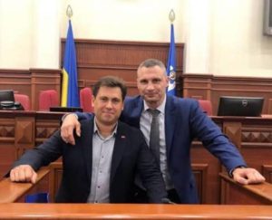 Патріотичний камуфляж для корупційних потоків: як депутат Олесь Маляревич штурмує земельну комісію Києва під брендом 3-ї ОШБр